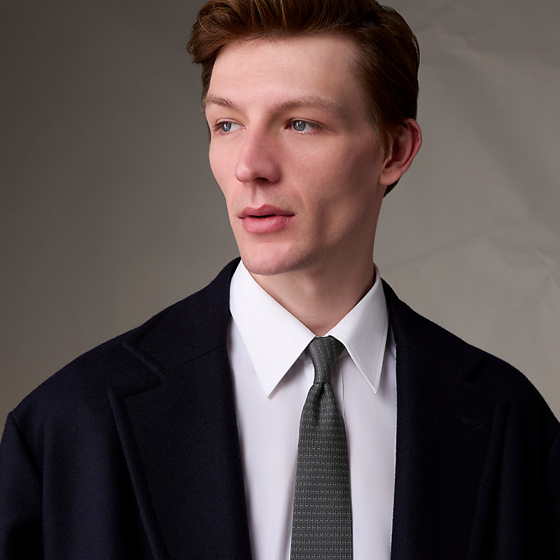 【美品】HERMES エルメス ネクタイ　H柄　ドット　シルク　パープル エルメス HERMES 総柄 9cm ブルー シルク ネクタイ 青 – HOUBIDOU
